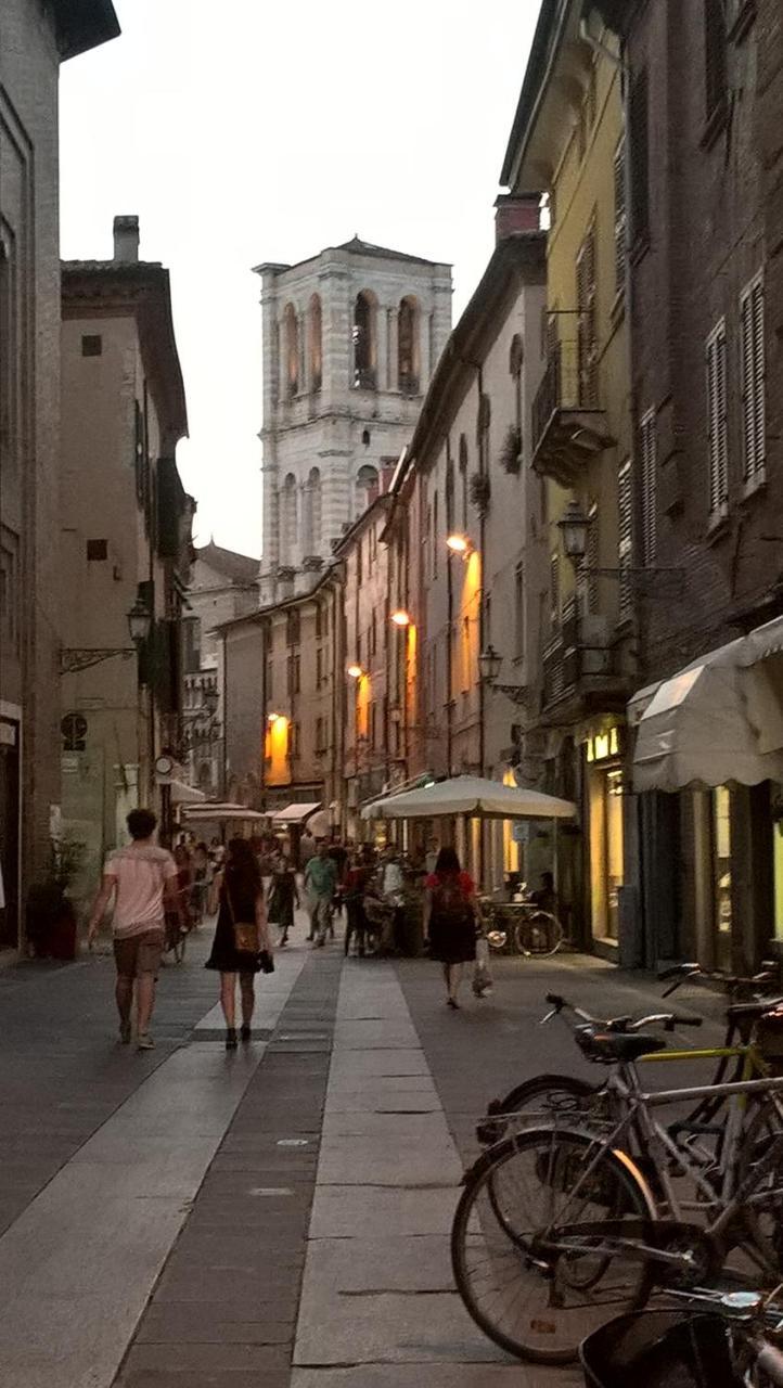 L'Oro Della Citta Panzió Ferrara Kültér fotó
